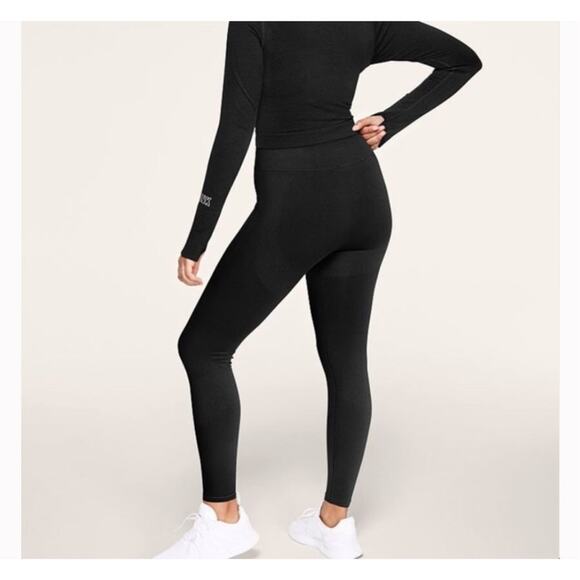 NWT 3 pairs of VS PINK SEAMLESS LEGGINGS ALL NEW WITH TAGS size medium - Picture 2 of 12